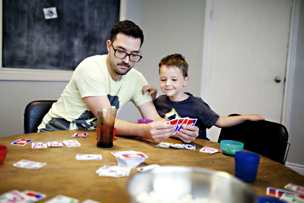 jeu de carte en famille